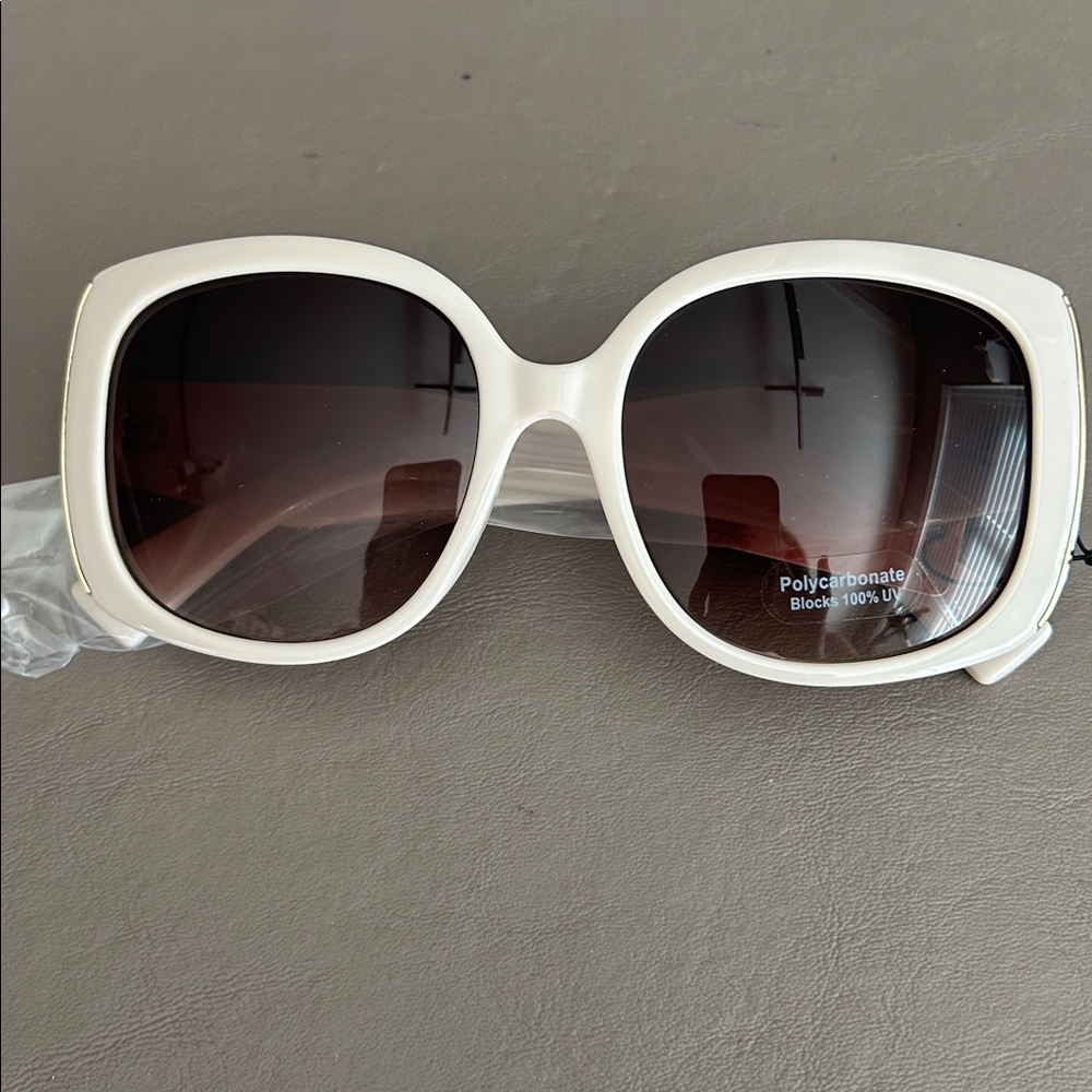 Oversized Square Women’s Sunglasses with Gold Trim. 100% UV Protection. - Picture 7 of 10